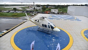 Helicóptero emblema de la aviación italiana llega al país