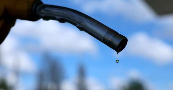 Diario HOY | Petróleo baja ante la esperanza de más barriles en el mercado