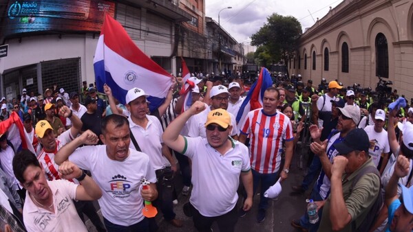 Lo que tenés que saber: Huelga docente, cartistas blindan a Chaqueñito y grandes raudales