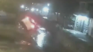 Video: GPS llevó a una conductora hasta un desagüe pluvial en Sajonia y terminó cayendo