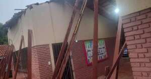 La Nación / Villa del Rosario: el techo de la escuela colapsó por inclemencias del tiempo
