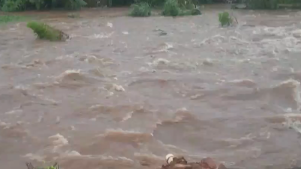 Desborde del arroyo Ferreira inunda viviendas y preocupa a los vecinos en Lambaré