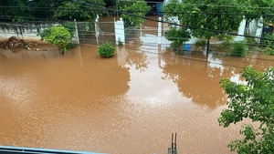 Intensas lluvias inundaron viviendas en Luque y otras ciudades | Unicanal