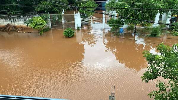 Luque: lluvias inundan viviendas en Laurelty - Nacionales - ABC Color