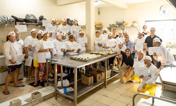 Capacitan en pastelería a mujeres privadas de libertad en el COMPLE de Emboscada - OviedoPress
