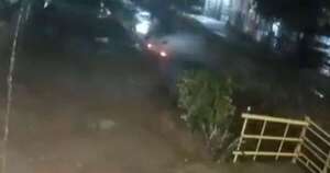 La Nación / Sajonia: conductora terminó en un desagüe pluvial tras temporal