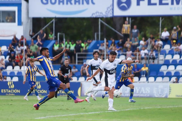 Olimpia y Luqueño se enfrentan este martes en Sajonia - trece