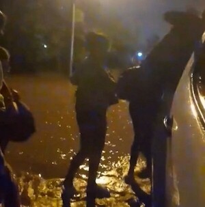 Tras intensas lluvias, evacúan a personas del asentamiento San Cayetano