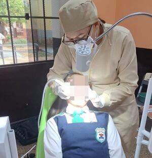 Voluntarios brindan atención en salud bucal y mental a 150 pacientes vulnerables - ABC en el Este - ABC Color