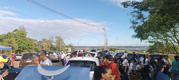 Docentes se movilizan durante el tratamiento de la reforma de la Caja Fiscal en Diputados