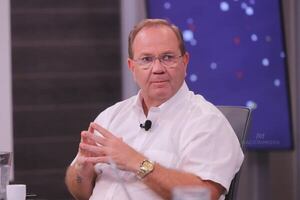 Camilo Pérez es internado y suspende su agenda política - Canal-E