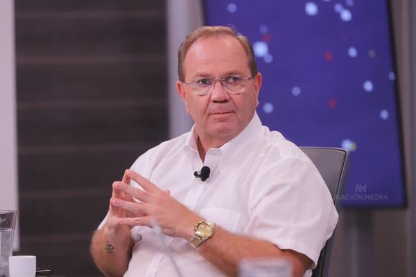 Camilo Pérez es internado y suspende su agenda política - Canal-E