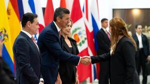 Egresan estudiantes de la carrera diplomática y el Gobierno se jacta de realizar concurso de méritos