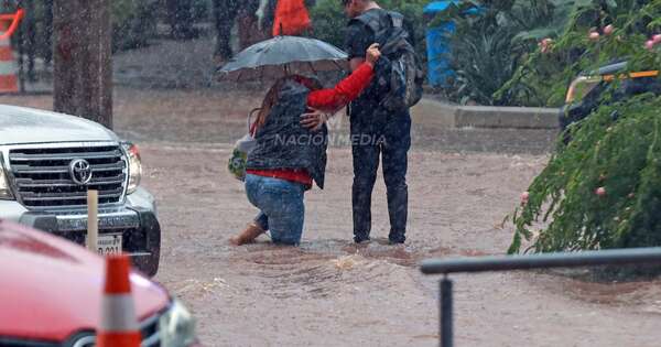 La Nación / Asunción registró 207 milímetros de agua y Meteorología prevé más lluvias intensas