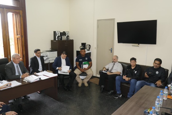 Policía llega a acuerdo con el Club Olimpia sobre los cateos en la «carpa azul»