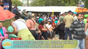 Docentes se movilizan frente al Congreso a la espera de la definición sobre la reforma de la Caja Fiscal