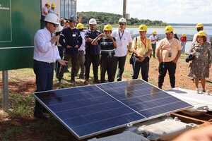 Profesionales del sector eléctrico participaron en charla y conocieron la Planta Solar Flotante de Itaipú | DIARIO PRIMERA PLANA