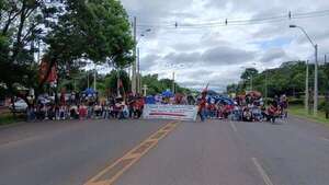 Misiones: con cierre de ruta, docentes piden a diputados que aprueben la versión de Senado del proyecto de reforma de la Caja Fiscal - Nacionales - ABC Color