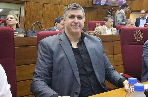 Esteban Samaniego saca una vez más su hilacha violenta  - Política - ABC Color