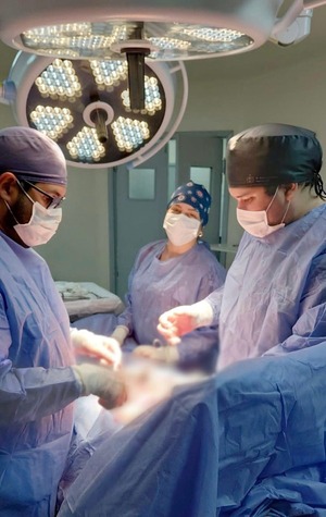 Equipo médico del Hospital General de San Lorenzo extirpó tumor benigno de casi 3 kilos a paciente de 32 años » San Lorenzo PY