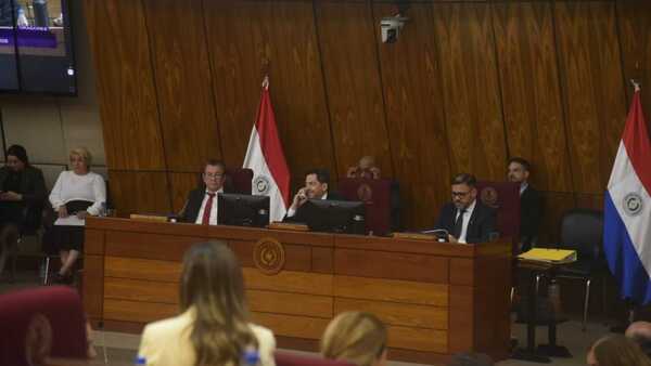 Latorre habla de otros mecanismos para que titular de IPS responda inquietudes