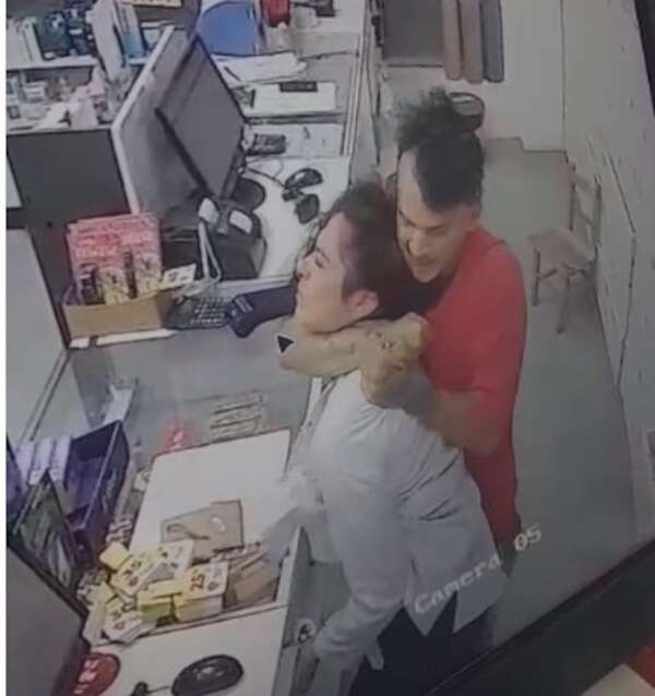 Familiares entregan a la Policía al presunto asaltante de una farmacia en Luque - Policiales - ABC Color