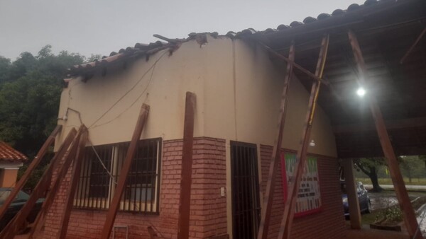 Daños estructurales en escuela de San Pedro por las lluvias evidencian deterioro de edificio histórico