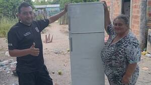 Puerto Casado: Suboficial compró heladera por su cumpleaños para regalarla a mujer de escasos recursos