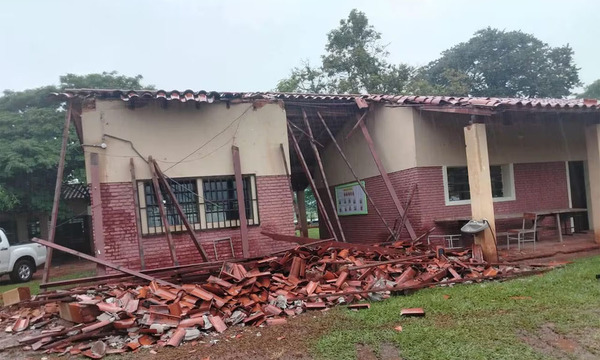Techo colapsa en escuela de San Pedro tras violento temporal - OviedoPress