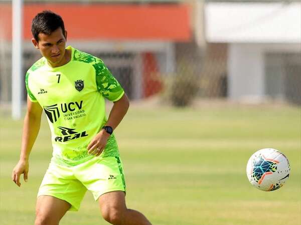 Vélez, primer futbolista ecuatoriano en la selección de Perú - Fútbol Internacional - ABC Color