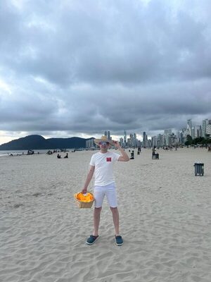 Popular / ¡Chipero Cheto vende chipa en el Balneario Camboriú!