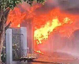 Video: incendio de gran magnitud afecta a empresa de pinturas en Santa Rita - ABC en el Este - ABC Color