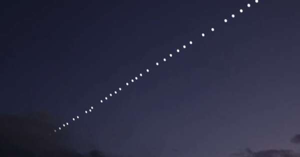 La Nación / Starlink de Musk supera 10.000 satélites en órbita, 15 veces más que su competidor más cercano