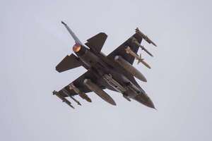 Ejército de EE.UU. dice que bombardeó sitios de misiles antinavío iraníes cerca del estrecho de Ormuz  - Mundo - ABC Color