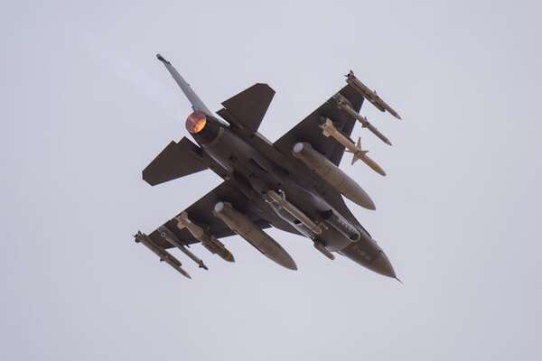 Ejército de EE.UU. dice que bombardeó sitios de misiles antinavío iraníes cerca del estrecho de Ormuz  - Mundo - ABC Color