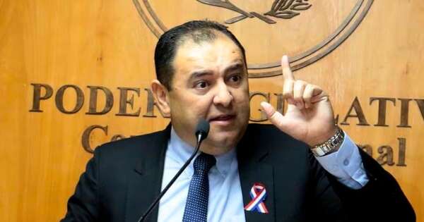 La Nación / Exfuncionario de la Dinac salpica a senador en juicio por narcotráfico