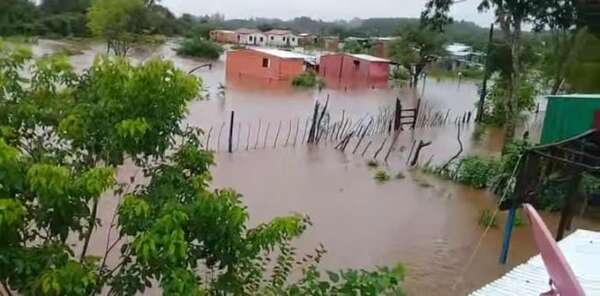 Asistencia a afectados por el temporal: ministro critica a los que se acercan “solo para la foto” - Nacionales - ABC Color