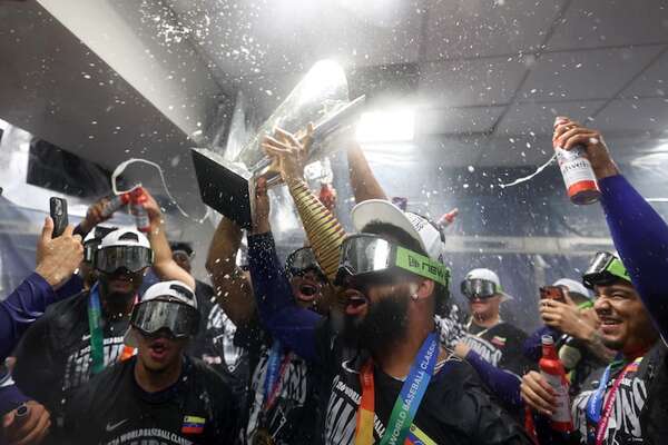 Venezuela conquista por primera vez el Clásico Mundial de Béisbol tras vencer a EEUU - Polideportivo - ABC Color
