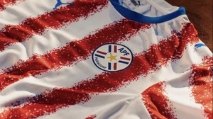 Nueva camiseta de la Albirroja genera memes y plagueos