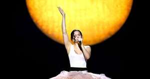 La Nación / Rosalía dio el puntapié inicial a su “Lux Tour” con monumental show en Lyon