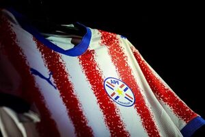 Presentan oficialmente la nueva camiseta de la Albirroja