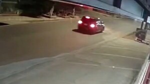 Comisario atropelló a motociclistas y huyó del lugar