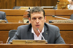 Nano acusa a Yolanda de vender casa de Itaipú y ella responde que todos los senadores son corruptos - ADN Digital