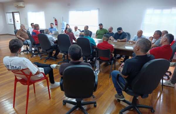 Puente de la Integración: camioneros amenazan con movilización si se habilita el tránsito a vehículos particulares  - ABC en el Este - ABC Color