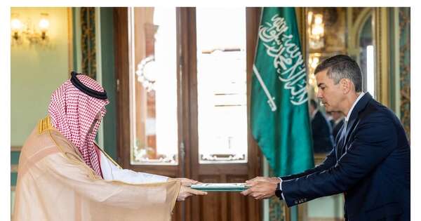 La Nación / Presidente recibe cartas credenciales de nuevos embajadores en Paraguay