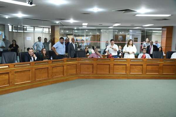 Costanera: Oposición bloqueó “despojo” de tierras que Nenecho quiso rematar - Nacionales - ABC Color