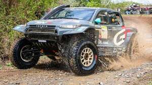 Ferreira triunfa en casa y Sainz tiene problemas en el motor; Sanders domina en motos  - ABC Motor - ABC Color