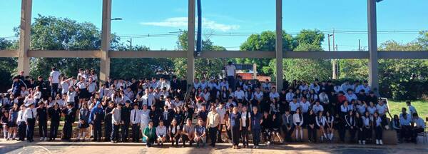 Numerosos estudiantes se concientizan sobre la prevención del embarazo adolescente mediante obra teatral