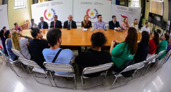 Salud instalará mesa de trabajo con pacientes para mejorar acceso a medicamentos