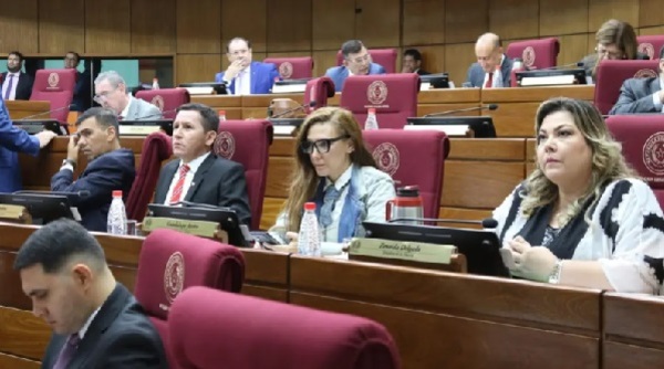 Cartismo archiva pedido de expulsión del senador Javier Vera